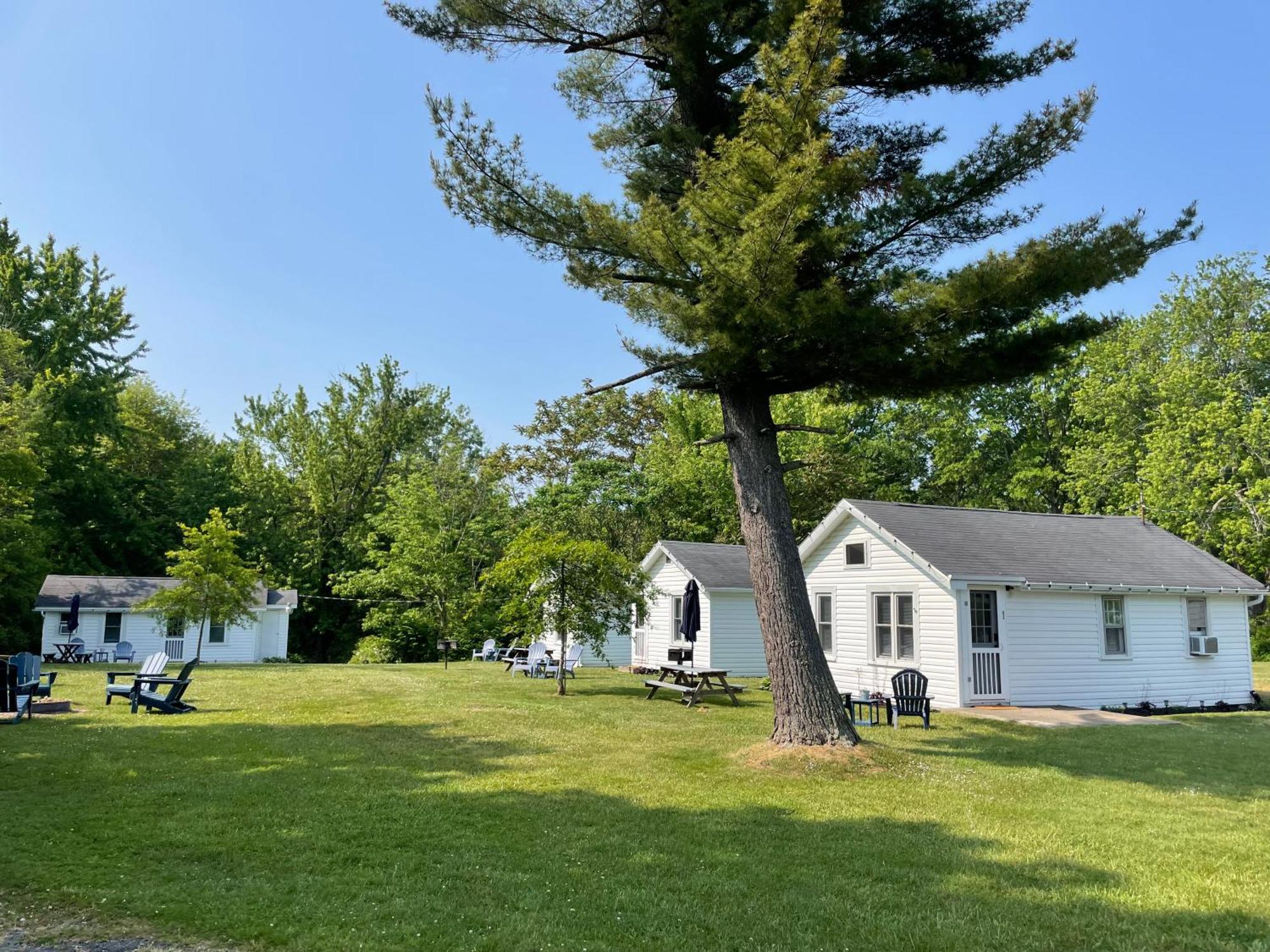 Drop Anchor Cottages And Lake House Geneva-on-the-Lake Extérieur photo